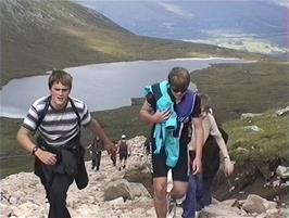 Climbing to the first hairpin beyond the lake, 2.4 miles from the hostel and 747m above sea level